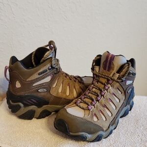 Oboz Women's Lace Up Boots - Brown and Purple